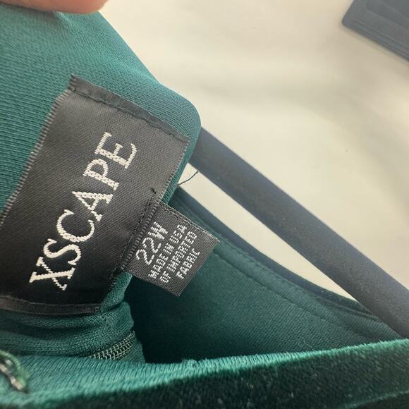 Xscape Evenings Women's Hunter Ruched Puff Sleeve Velvet Gown Size 22W NWOT - Picture 11 of 12